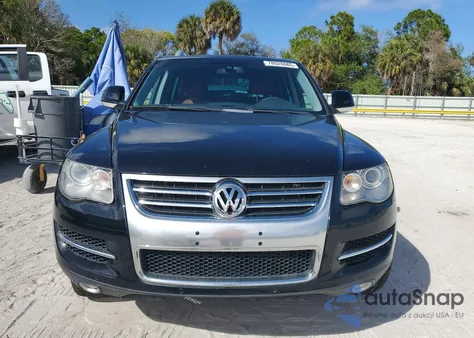 2009 Volkswagen Touareg 2 V8 z USA, uszkodzony, nr VIN WVGCR77LX9D018177